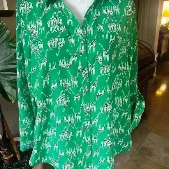 Charter Club ladies blouse NWOT green giraffe print. Never worn. PL long sleeve - Picture 7 of 7